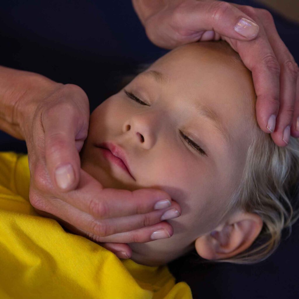 TMC_עיסוי-ראש-לילדים_עיסוי-לילדים
TMC_head-massage-for-children_massage-for-children